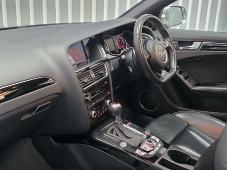 Audi RS4 4.2 FSI V8 Estate 5dr Petrol S Tronic quattro Euro 5 (450 ps) 42