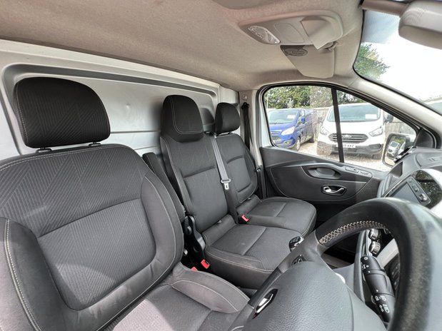 Renault Trafic SWB L1H1 Low Roof Sportive Air Con Nav EURO 6 NO VAT 27