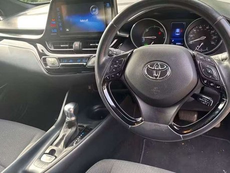 Toyota C-HR 1.8 VVT-h Icon SUV 5dr Petrol Hybrid CVT Euro 6 (s/s) (122 ps) 11