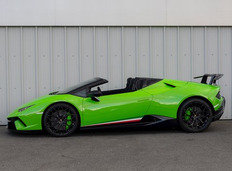 Lamborghini Huracan Spyder LP640-4 Performante 2