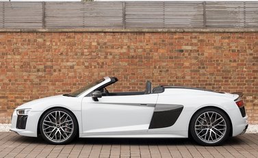 Audi R8 V10 Plus Spyder 2