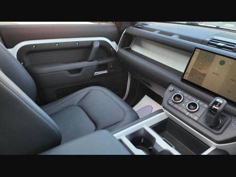 Land Rover Defender X-DYNAMIC SE 5