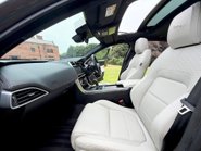 Jaguar XE R-DYNAMIC HSE BLACK 4