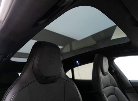 Porsche Taycan 4 CROSS TURISMO 8