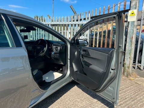 Toyota Auris VVT-I ICON TECH TOURING SPORTS 49