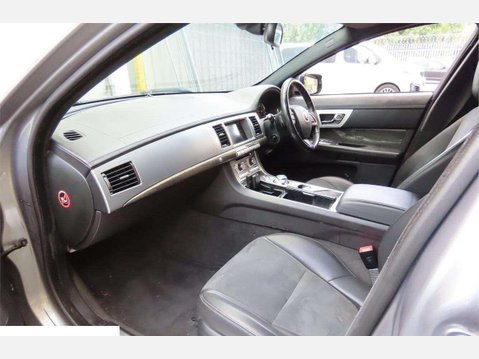 Jaguar XF 2.2d R-Sport Sportbrake Auto Euro 5 (s/s) 5dr 3
