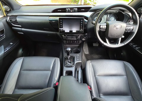 Toyota Hilux 2.8 HI-Luxury Invincible X D-4D 4WD Double Cab Auto 4WD 5dr 8