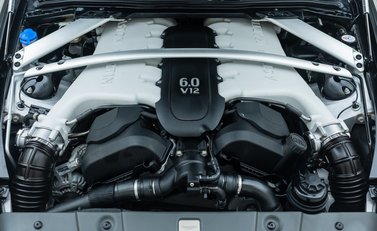 Aston Martin V12 Vantage S Coupe 37