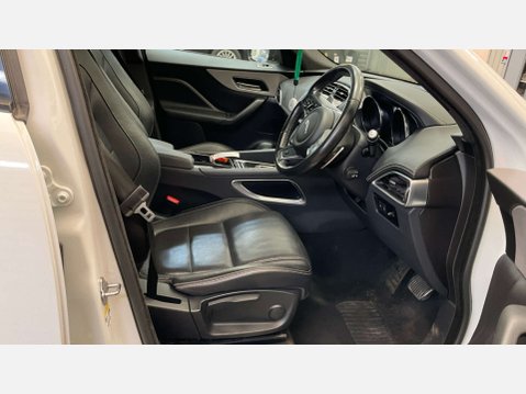 Jaguar F-Pace 2.0 F-PACE R-Sport AWD D Auto 4WD 5dr 10