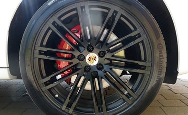 Porsche Macan Turbo 9