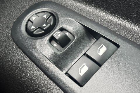 Vauxhall Combo L2H1 2300 100ps Pro Panel Van - Sat Nav / Rear Camera 37