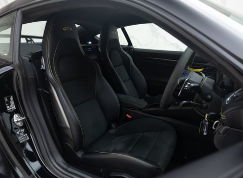 Porsche Cayman GT4 (718) 14