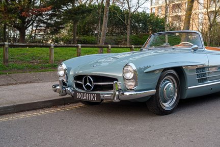 Mercedes-Benz SL Class 300SL Roadster 11