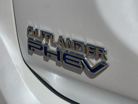 Mitsubishi Outlander PHEV DESIGN 20