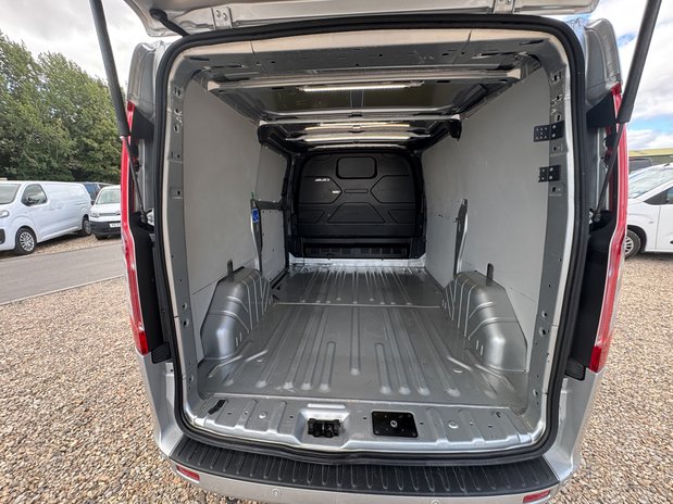 Ford Transit Custom SWB L1H1 Low Roof Limited 280 Air Con Alloys Sensors EURO 6 9