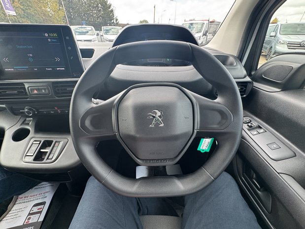 Peugeot e-Partner AUTO 50Kwh [SOLD KH] SWB L1H1 LR Professional Premium Plus Air Con Sensors 16