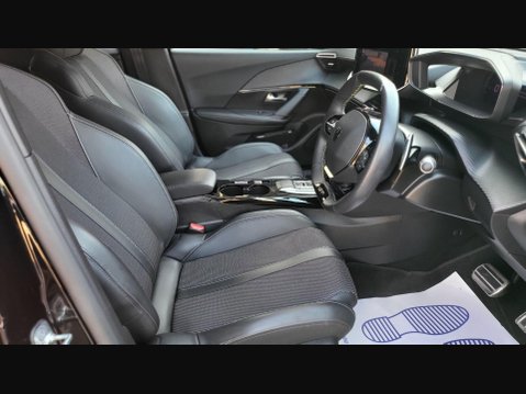 Peugeot 2008 PURETECH EAT8 S/S GT 13