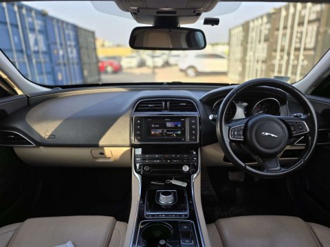 2015 Jaguar XE thumbnail 7