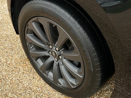 Land Rover Range Rover Velar R-DYNAMIC SE 32