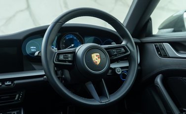 Porsche 911 Carrera 4S (992) 17