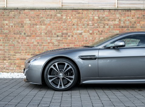 Aston Martin V12 Vantage S 21