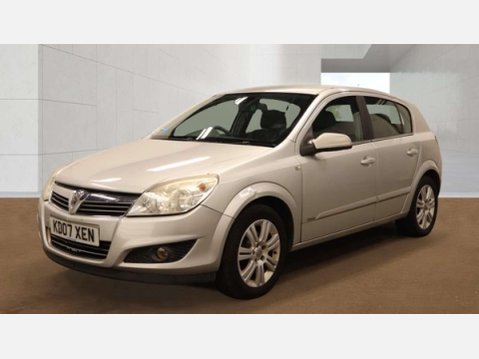 Vauxhall Astra 1.8i 16v Design Hatchback 5dr Petrol Automatic (187 g/km, 138 bhp) 2