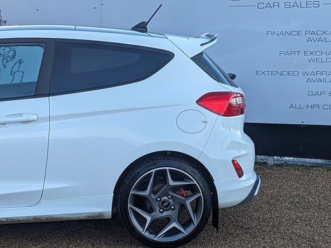 Ford Fiesta ST-3 6
