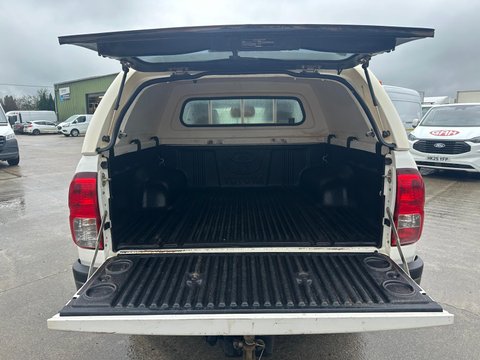 Toyota Hilux ACTIVE 4WD D-4D DCB 9