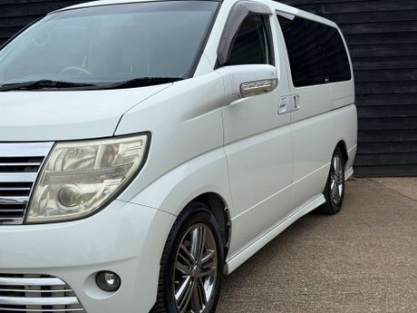 Nissan Elgrand AUTECH 37