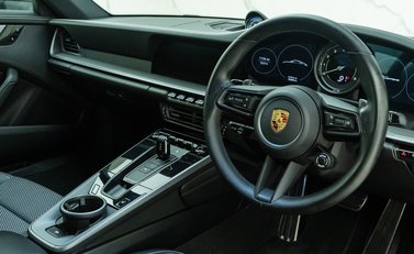 Porsche 911 Carrera (992) 9