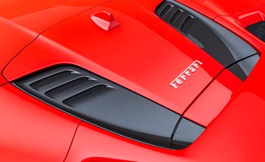 Ferrari F8 Spider 34