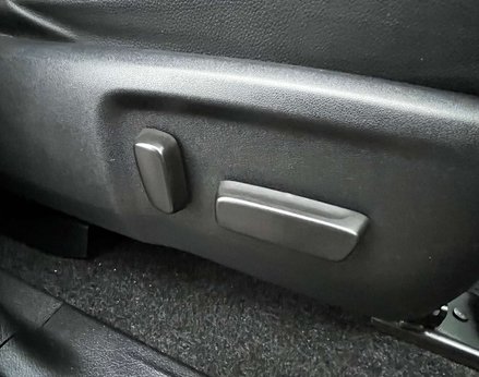 Toyota Hilux 2.8 HI-Luxury Invincible X D-4D 4WD Double Cab Auto 4WD 5dr 58