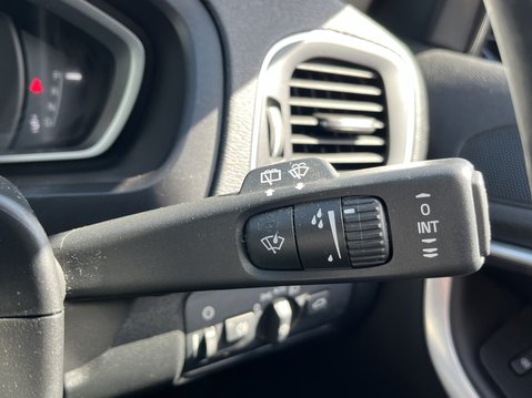 Volvo V40 T3 [152] Cross Country Pro 5dr Geartronic 25