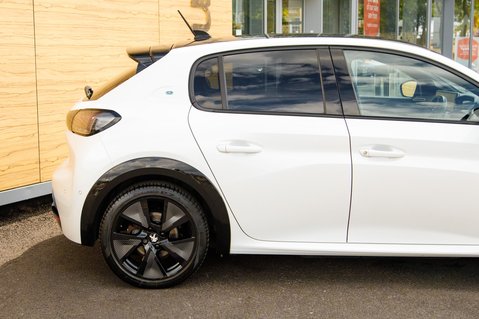 Peugeot 208 GT 8