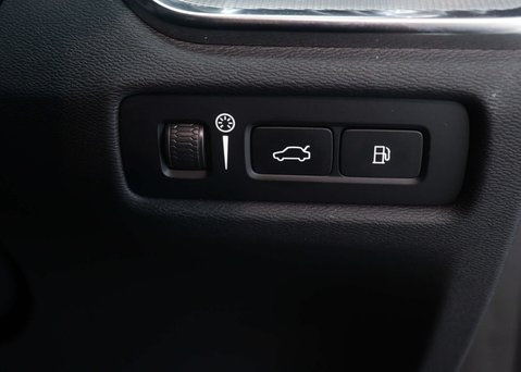 Volvo V60 2.0 V60 R-Design T6 Recharge AWD Auto 4WD 5dr 40