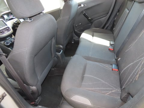 Peugeot 208 ACTIVE 7