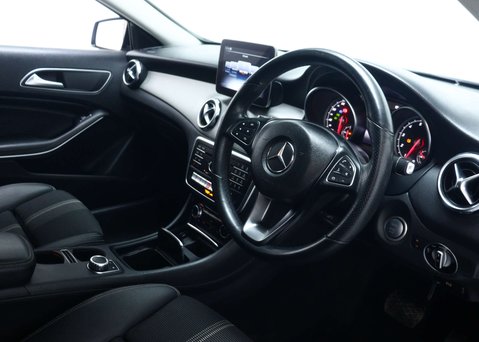 Mercedes-Benz GLA 1.6 GLA180 Urban Edition SUV 5dr Petrol 7G-DCT Euro 6 (s/s) (122 ps) 43
