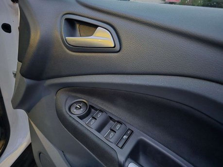 Ford C-Max 1.0T EcoBoost Titanium Euro 5 (s/s) 5dr 34
