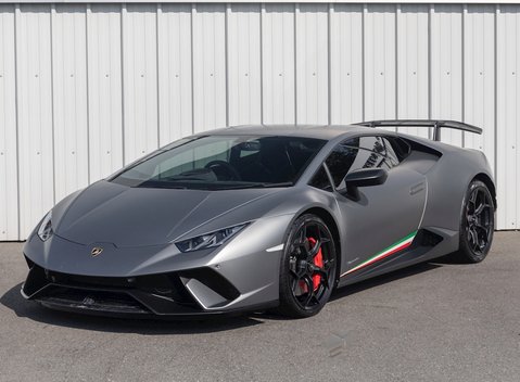 Lamborghini Huracan LP640-4 Performante 6