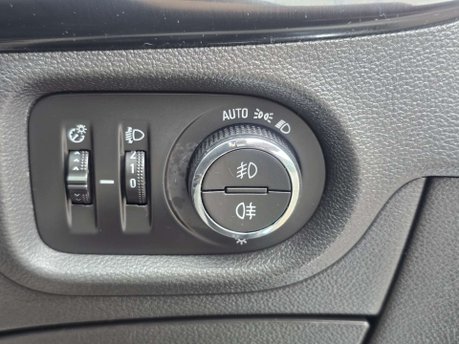 Vauxhall Astra 1.4i Turbo Elite Nav Hatchback 5dr Petrol Auto Euro 6 (s/s) (150 ps) 29