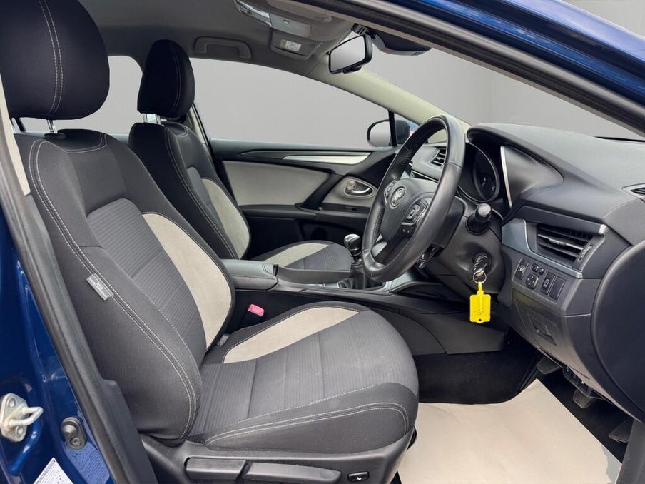 2016 Toyota Avensis — image 11