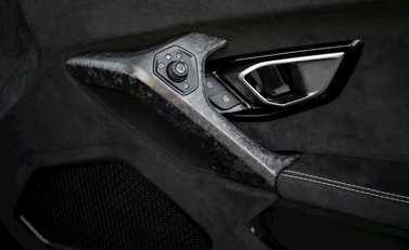 Lamborghini Huracan LP640-4 Performante 19