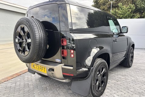 Land Rover Defender 90 D300 Hard Top X-Dynamic HSE 6