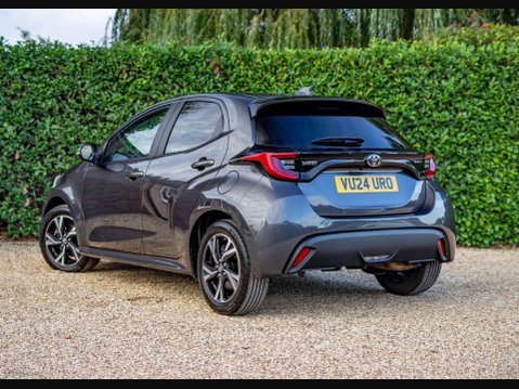 Toyota Yaris 1.5 Yaris Design HEV CVT 5dr 5