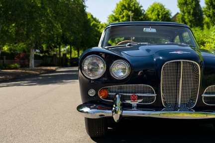Aston Martin Lagonda Rapide Sports Saloon Manual 9