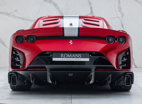 Ferrari 812 Competizione 5