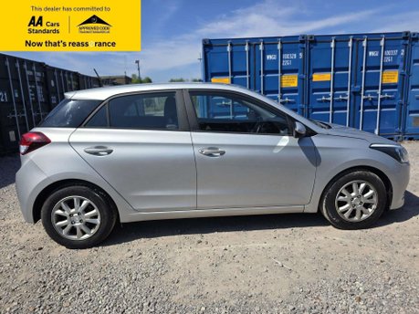 Hyundai i20 1.4 SE Hatchback 5dr Petrol Auto Euro 6 (100 ps) 11