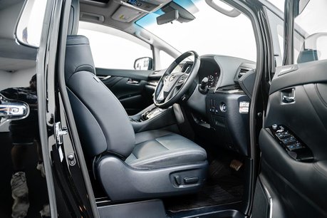 Toyota Alphard 2.5 MPV 2.5 SUV Automatic Petrol 33