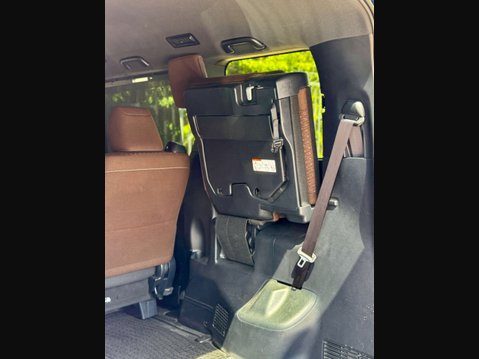 Toyota Noah Hybrid G 76