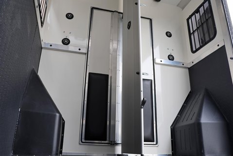 Renault Master BRAND NEW 3.5 TON STALLION BUILD EXTREME HEAVY DUTY HORSEBOX FROM SEEKER  18